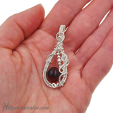 Srebrny wisior z bursztynem bałtyckim