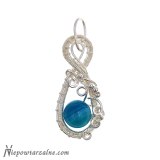 Srebrny wisior z niebieskim agatem