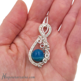 Srebrny wisior z niebieskim agatem